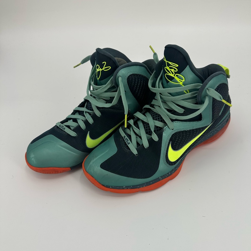 Nike Lebron 9 Cannon Basketball Shows Size 11.5